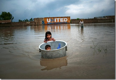 103115633_PAKISTAN_FLOODING_01