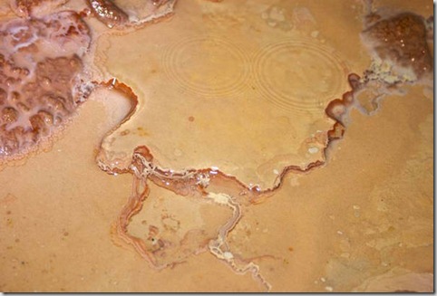 DA VITTORIANO VANCINI - Fantasma formaggino: suolo, fango a base di acqua limonite e calcite, depositi di contorno semisolidi di goethite