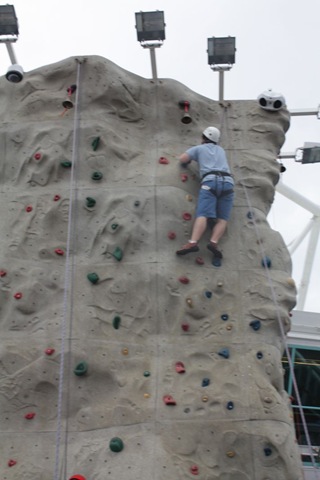 [2009 cruise pics 0992 resized[3].jpg]