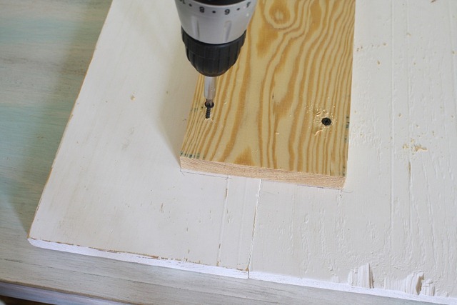 [Make a luggage rack side table[5].jpg]
