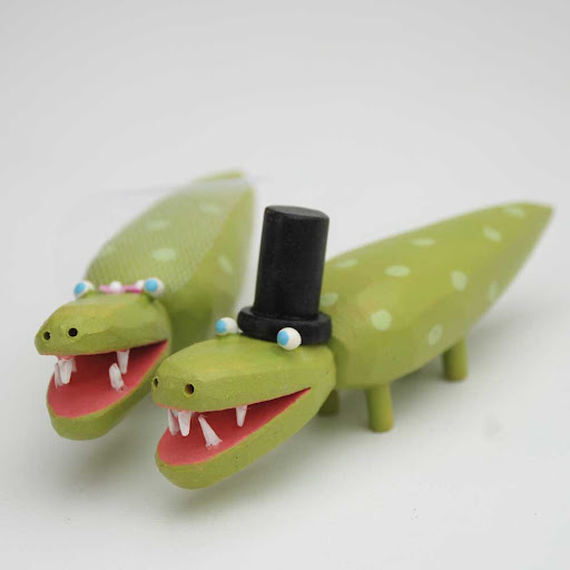 Really, the skys the limit with what can go on your cake! I love this gator couple! (the designer has plenty of other custom designs available including people, giraffes, bunnies, ghotsts, and I think I saw a Jedi couple