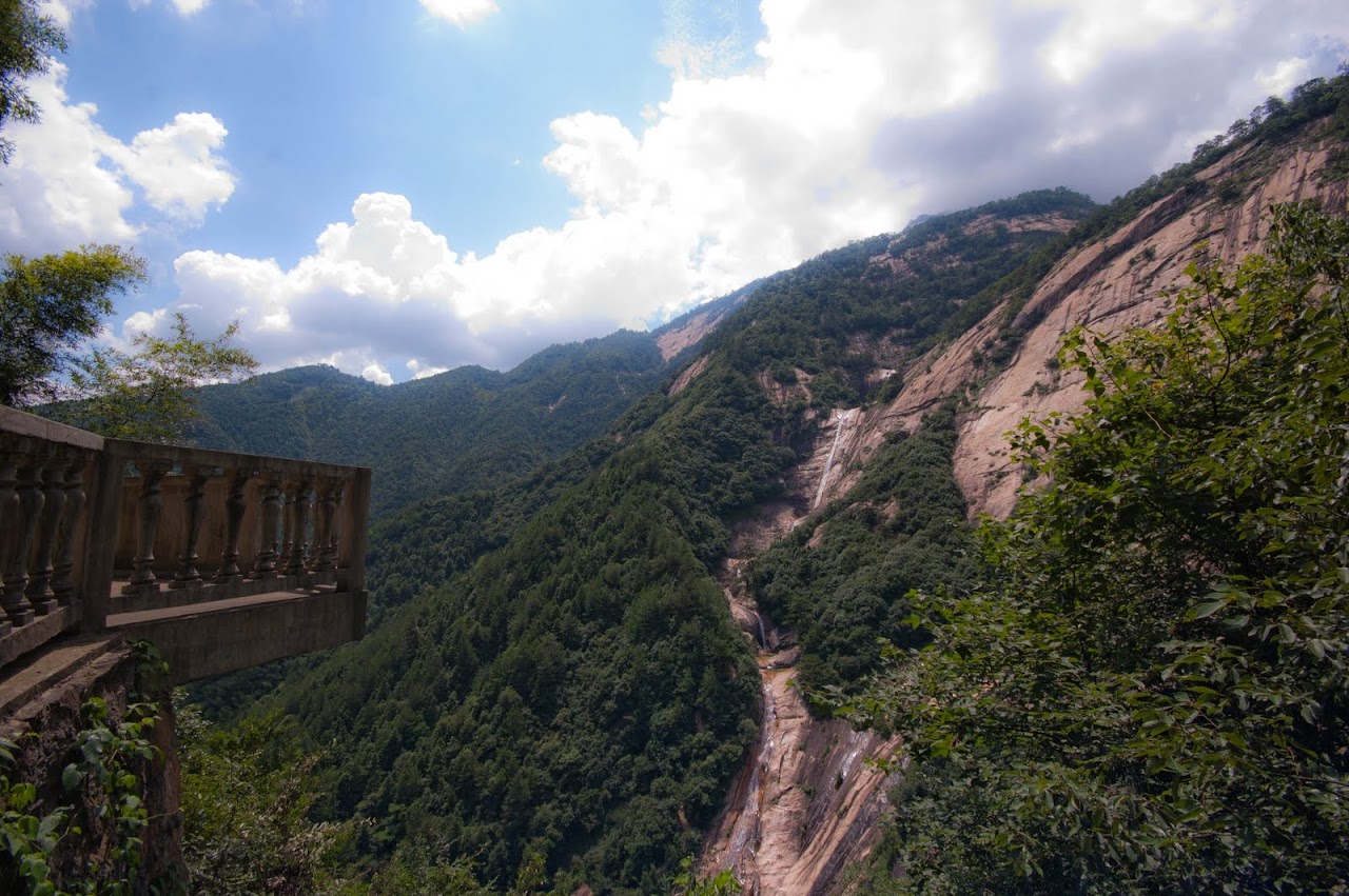 Waterfall at Huang Shan