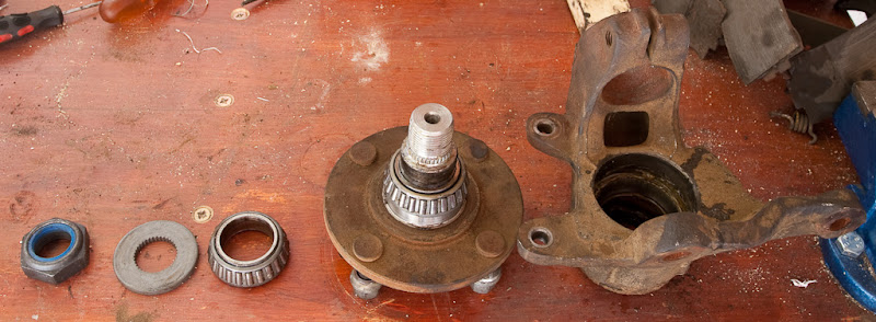 Disassembled front hub Disassembled front hub