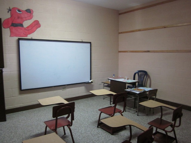 [Classroom in Santa Maria 003[2].jpg]