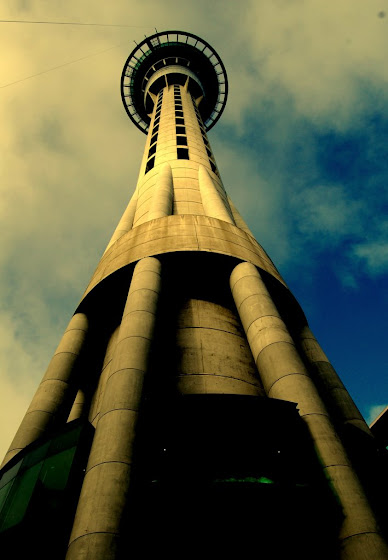 La skytower está ubicada en la ciudad de Auckland en Nueva Zelanda La skytower está ubicada en la ciudad de Auckland en Nueva Zelanda