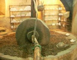 mó de granito lembra os antigos lagares de castelo branco mó de granito lembra os antigos lagares de castelo branco