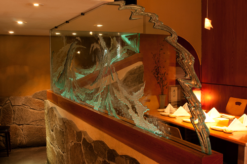 The breathtaking glass wall that separates the tatami room from the the restaurant