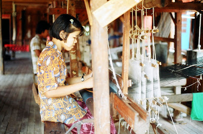 Inle weaver girl