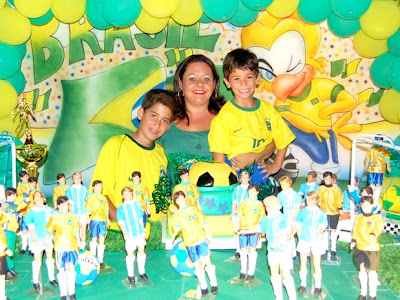 Família unida comemora aniversários unida