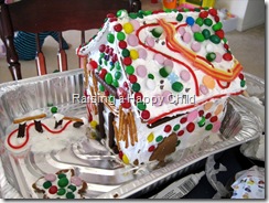 Dec23_GingerbreadHouse_2_SM