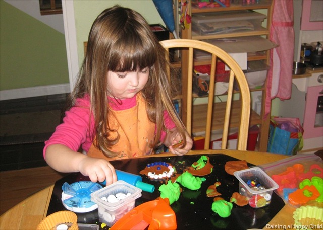 [Dec5_Playdoh[7].jpg]