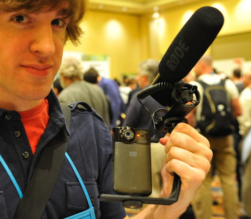 ミニマムなプロフェッショナル・ビデオジャーナリストキット(The Mutant Camcorder Rigs That Stormed CES) ミニマムなプロフェッショナル・ビデオジャーナリストキット(The Mutant Camcorder Rigs That Stormed CES)