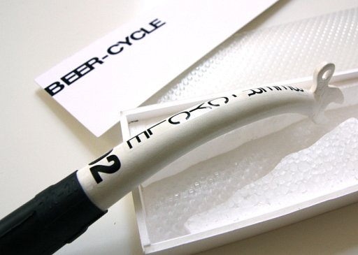 サイクリストの為のフロントフォーク製の栓抜き(BEER CYCLE)