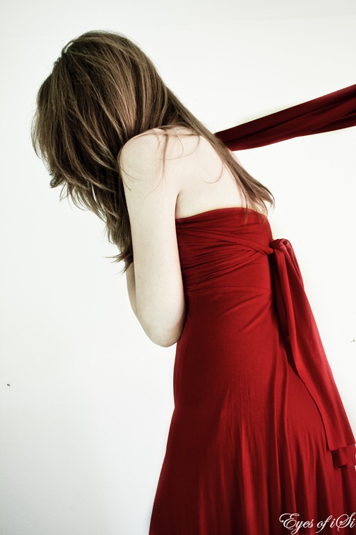[Eyes-of-iSi-Schal-Rotes-Kleid[4].jpg]