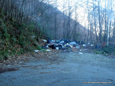 Copertoni e immondizia nel Parco del Partenio