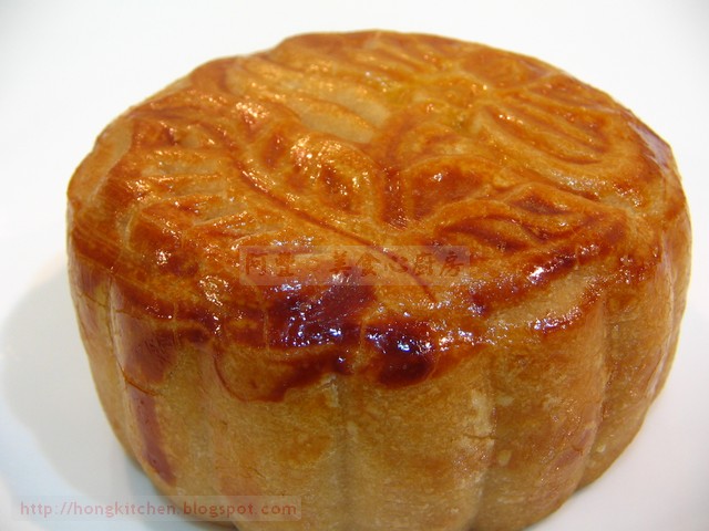 Baked Mooncakes Lotus Egg (42).jpg