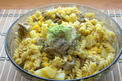 Makaronowa sałatka curry z kurczakiem i ananasem salatki kuchnia polska przepis foto Makaronowa sałatka curry z kurczakiem i ananasem salatki kuchnia polska przepis foto