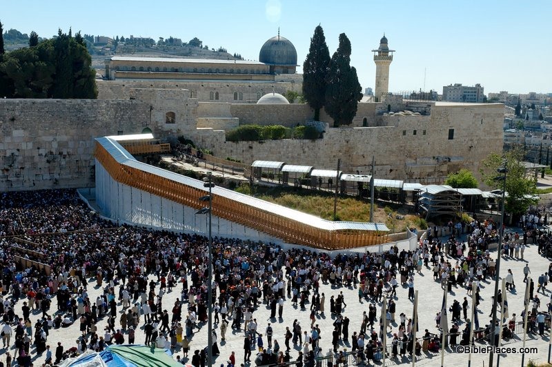 [New and old ramp to Temple Mount at Western Wall, tb042605549ddd[3].jpg]