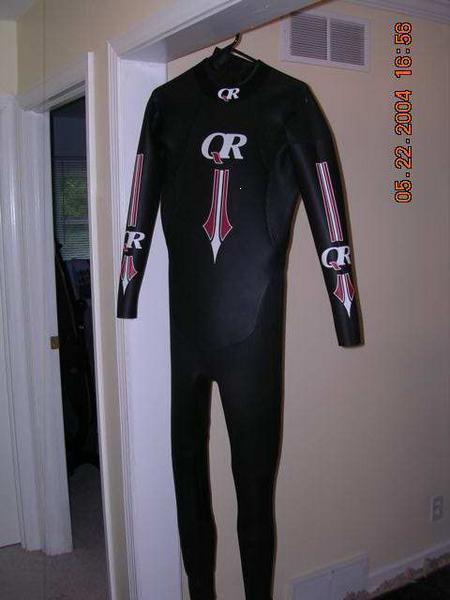 http://lh3.ggpht.com/_x50hGRWxuM0/S-3JlLSV6HI/AAAAAAAAAos/jmj6aXOd2wU/s800/QR%20wetsuit.jpg