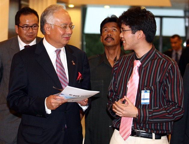 [Representing Malaysian Youths to present the PM with the Youth Report[9].jpg]