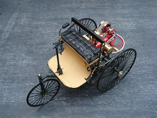 1885 Benz Patent Motorwagen. 1886 Benz Patent Motorwagen (Scale 8)