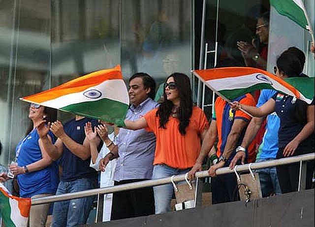 [reliance-group-chairman-mukesh-ambani-and-his-family-watching-icc-wc-2011-final match[4].jpg]