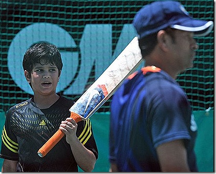 sachin-playing-with-his-son-arjun