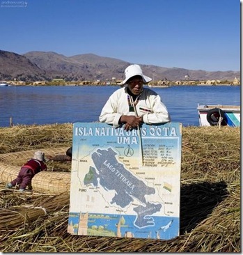 Lade-Titicaca-man-with-sighn-board