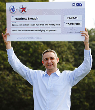 Matthew felizão com seu cheque de 8 dígitos image12
