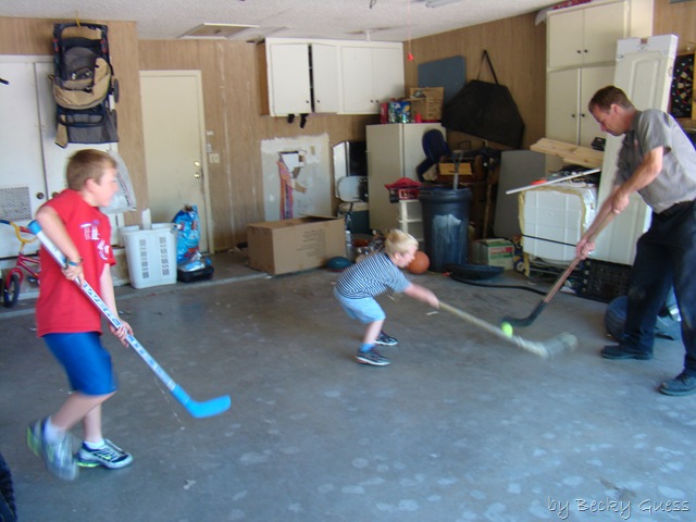 [05-20-10 garage hockey 05[2].jpg]
