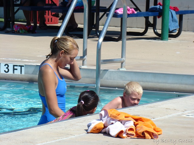 [06-25-10 Zane swim lesson 03[2].jpg]