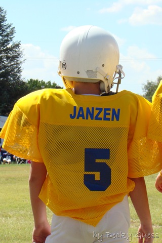 [09-18-10 First tackle game Zachary 41[4].jpg]