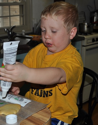 [12-22-10 Cookie making 25[4].jpg]