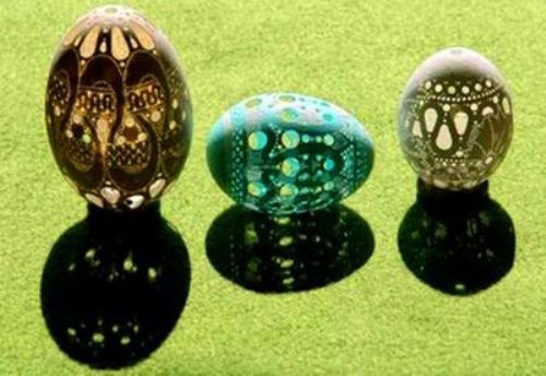 Artist Frank Grom Drills Thousands Of Holes In Eggshells To Create These Delicate Works Of Art!