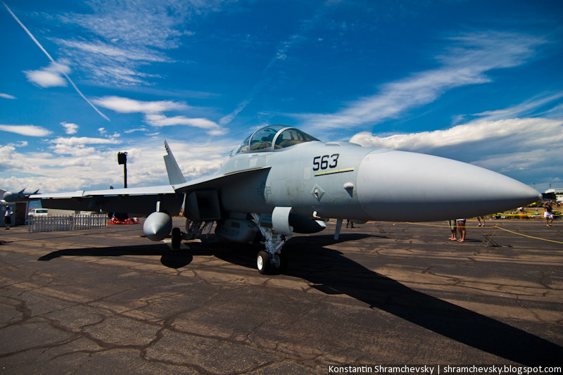McDonnell Douglas F/A-18 Hornet US Air Force supersonic, all-weather carrier-capable multirole fighter jet МакДоннелл Дуглас Ф-18 Хорнет ВВС США сверхзвуковой всепогодный истребитель