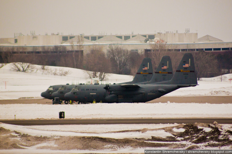 USA Minnesota Minneapolis Saint Paul International Airport 93th Airlift Wing C-130 Hercules США Миннесота Миннеаполис Сент-Пол Международный Аэропорт 93 транспортное крыло С-130 Геркулес