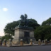 Man op 't peerd. Close to Tokyo Imperial Castle. Huu peerd!