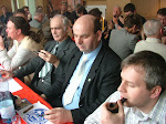 2008-02-09. VII Otwarte Mistrzostwa Klubu KKF Poznań w Paleniu Fajki. Fajczarze z Zielonej Góry, Gorzowa i Sulęcina w skupieniu palą fajki. Foto- Marta Hadada