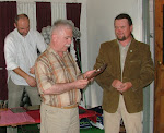 2008-05-30, Sulęcin. IV Lubuski Turniej Palenia Fajki. Wręczanie jubileuszowych pamiątek. Krzysztof Kozłowski, Konin.
