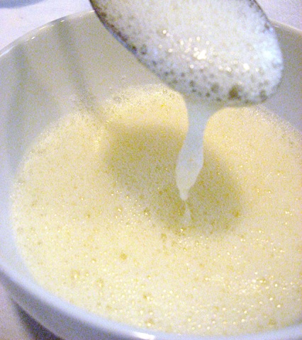 [whip the eggs to a froth[1].jpg]