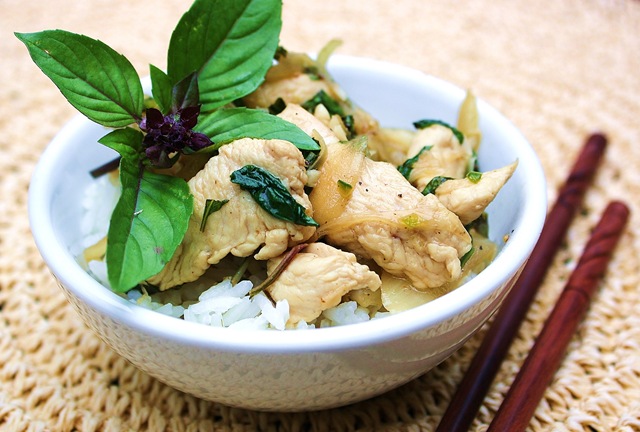 [thai chicken with chile and basil[9].jpg]