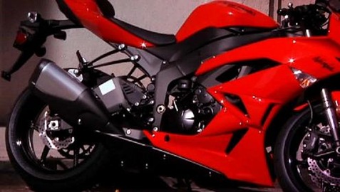 Ninja ZX 6R 2010 Red sideview