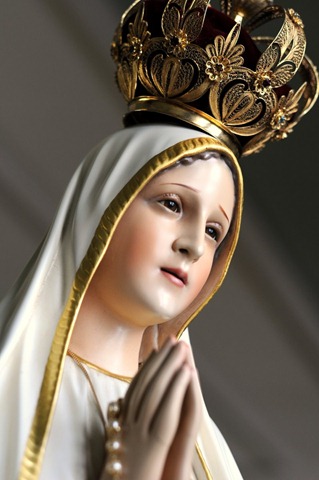 [06_Sacred Image_022610[4].jpg]