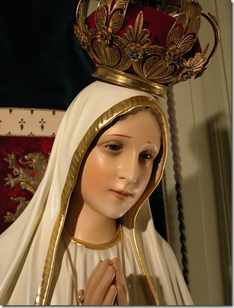 Sacred Statue - Christmas 2002  D (90)
