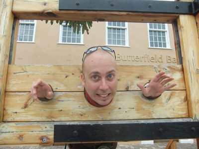 Executado em praça pública em frente da Câmara Municipal de St. George, Bermuda