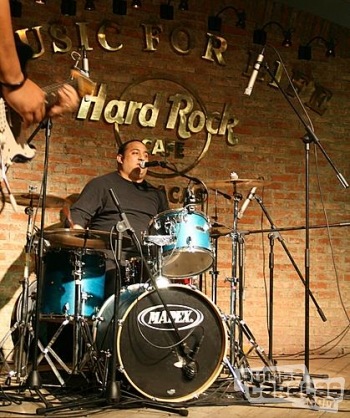 [tributoabonjovienhardrockcaf_big_18[3].jpg]