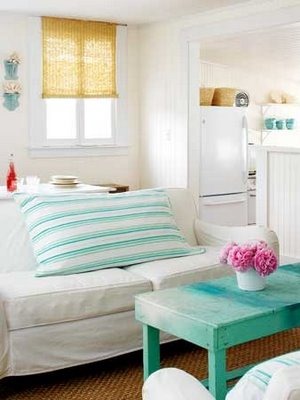 [white-and-turquoise-decor3.jpg]