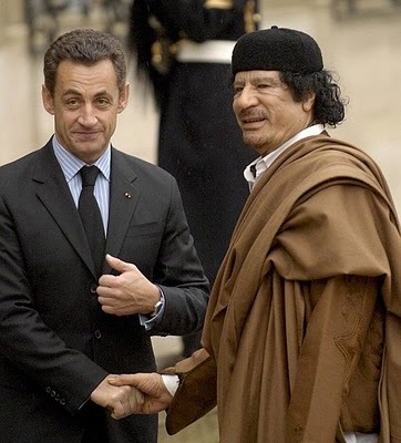 [Gadafi Sarkozy[4].jpg]