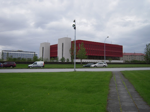 A portion of the campus of Háskóli Íslands.