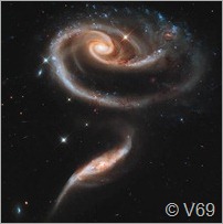 Telescópio Hubble comemora 21 anos com "rosa galática"
